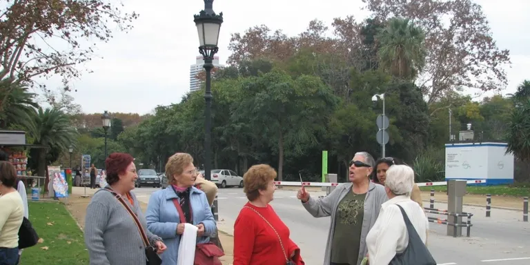 L’Escola d’Adults de Cambrils inaugura l’exposició “L’escola en imatges”