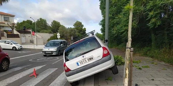 Accident de trànsit sense ferits a l’Avinguda Marquès de Tamarit
