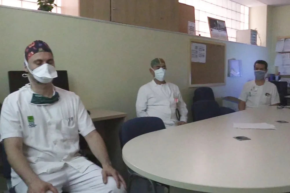 El servei d'Urgències de l'Hospital de Calella organitza sessions de meditació matinals per als professionals