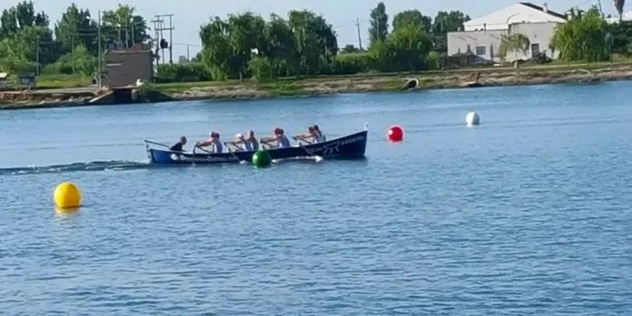 El veterà masculí de rem torna a quedar primer a la regata del Deltebre