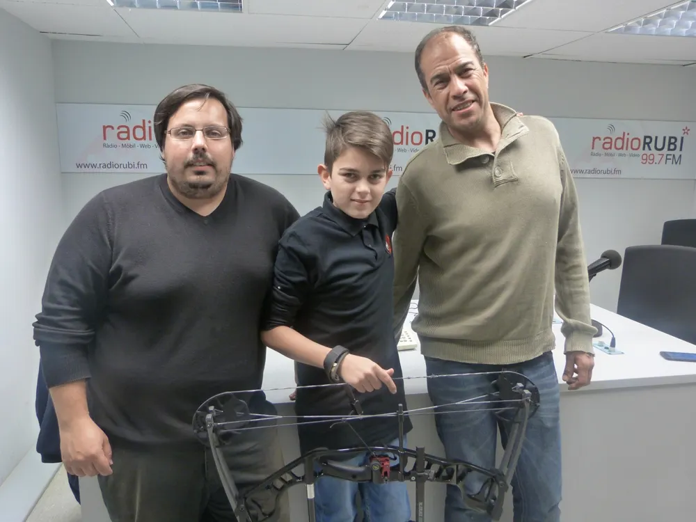 Aleix Lobato al centre, acompanyat pel seu pare (dreta) i David Soriano, president del CTAR