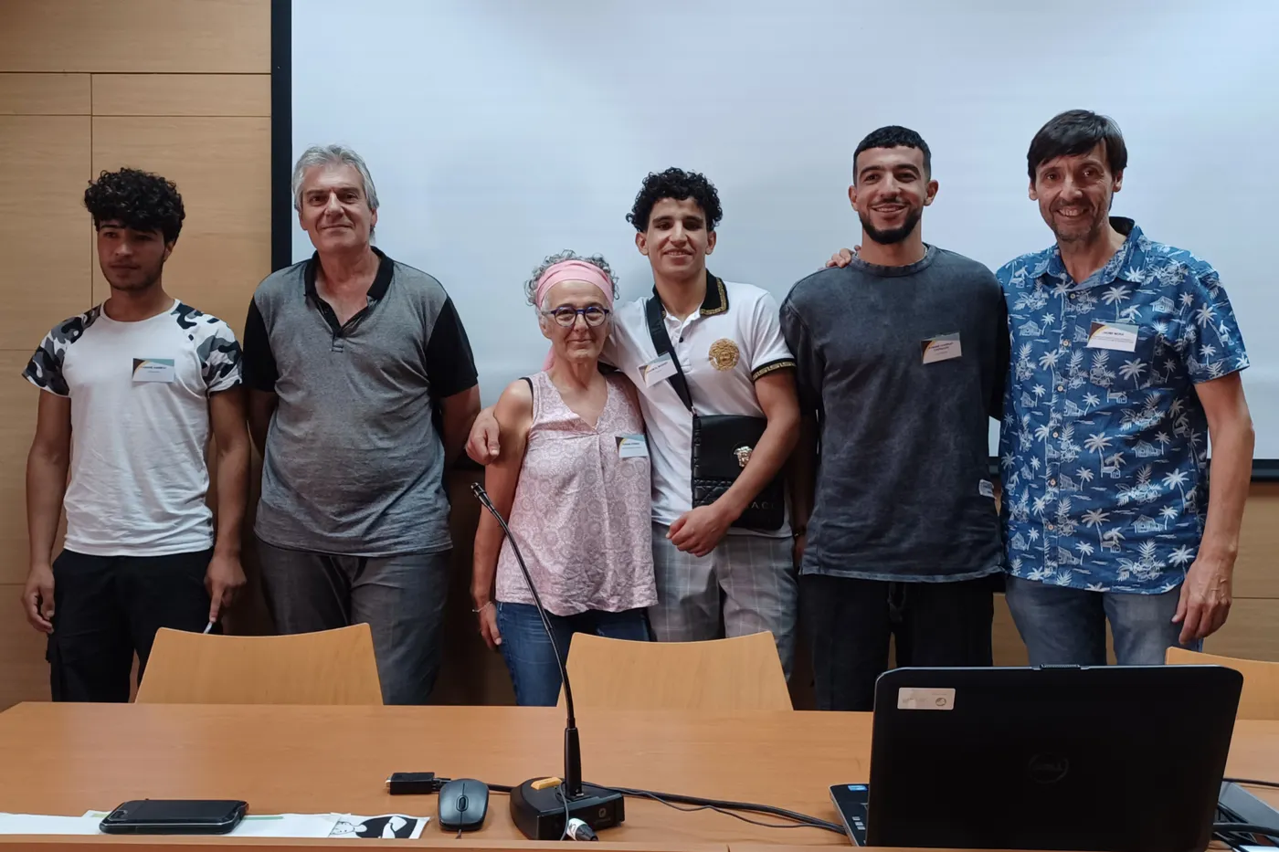 Empresaris vallesans valoren la predisposició i les ganes d'aprendre de joves migrants a la primera jornada "Obrim camí, som futur"