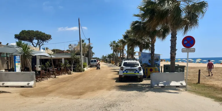 Prova pilot de tancament nocturn del passeig de la platja de Poblenou per pacificar la zona