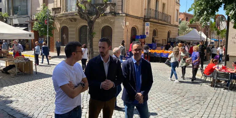 Comerciants i Ajuntament acorden reobrir l'avinguda Pi i Margall al trànsit els dissabtes al matí