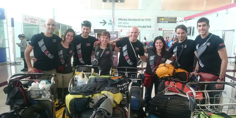 Surt de Barcelona l'expedició humanitària 'Dels Pirineus a l'Himàlaia-Nepal 2016'