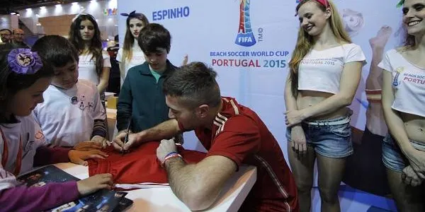 Llorenç Gómez es converteix a FITUR en la imatge del Mundial de Futbol Platja Portugal 2015
