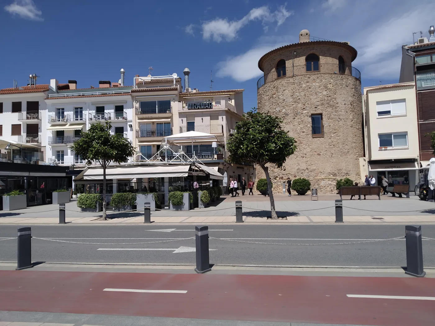 El 73% dels restaurants del port de Cambrils compleixen la legislació de retolació en català