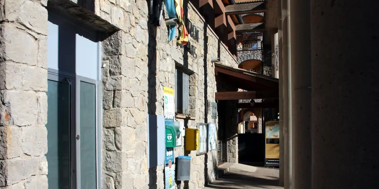 Indignació al vessant sud del Cadí pel tancament de l'últim caixer automàtic de la zona