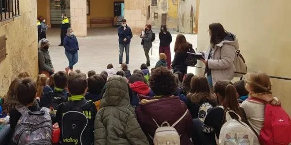 Alumnes de la Portalada visiten l’Ajuntament d’Altafulla i s’interessen per la coalcaldia