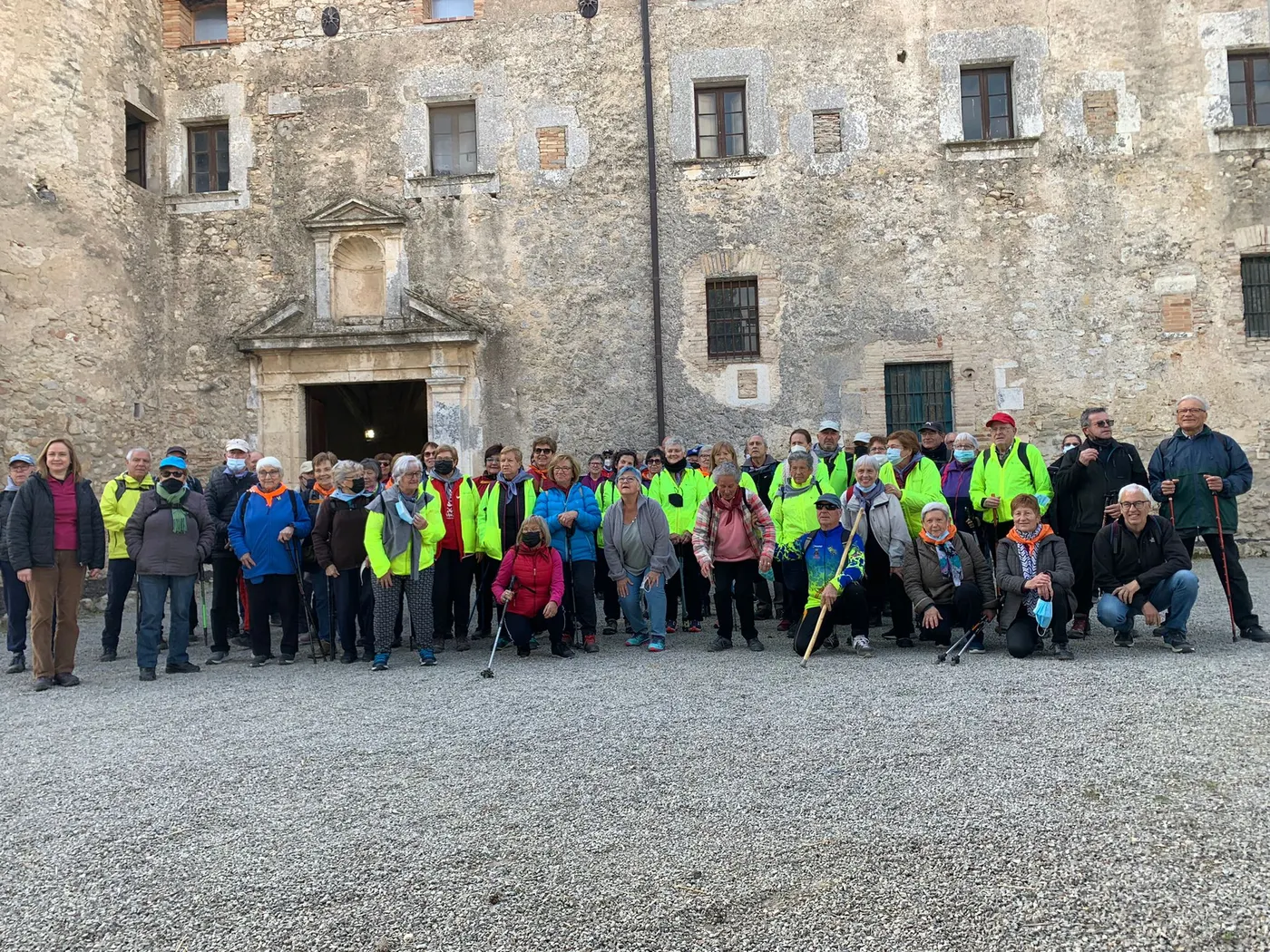 Unes 30 persones grans de Caldes participen a la nova caminada del programa A cent cap als cent, a Santa Margarida i els Monjos