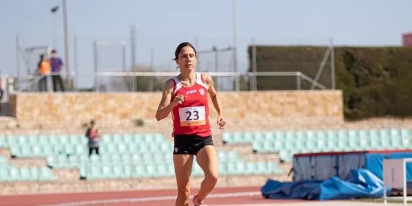 Marta Camps busca l’or en els 400 i 800 metres del Campionat de Catalunya Màster a l’aire lliure