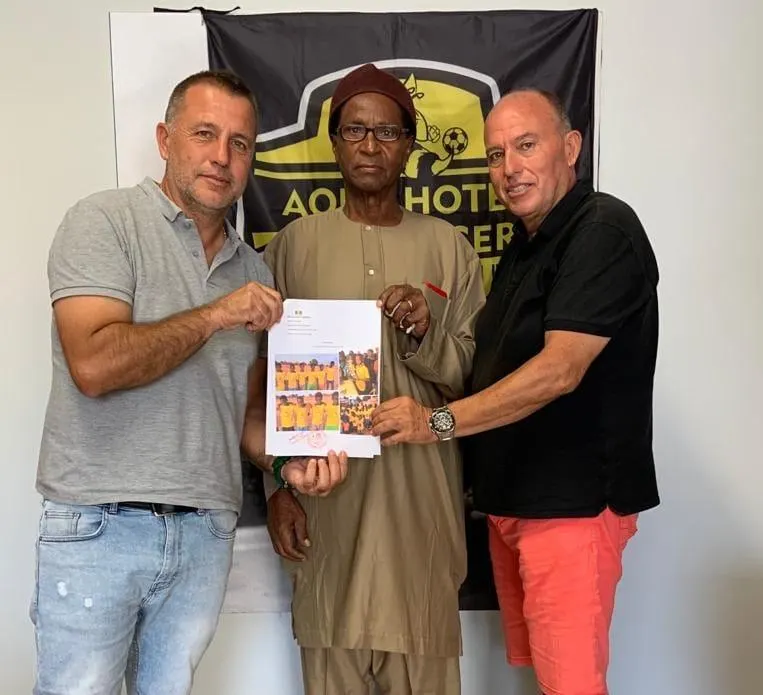 L'Aquahotel FC de Pineda ha fet donació de material esportiu al Senegal