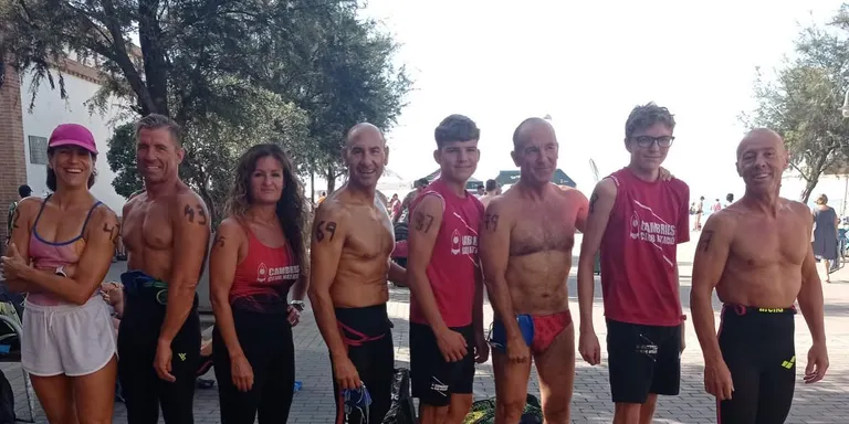 El Cambrils Club Natació aconsegueix set medalles a la 23a edició de la travessia de Torredembarra