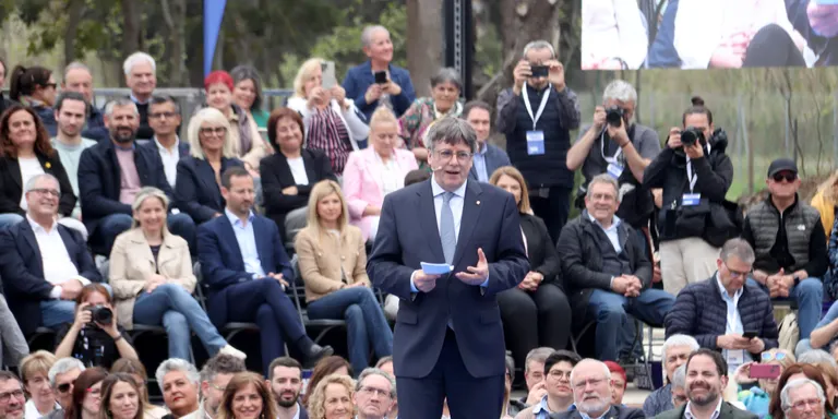 Unes 250 personalitats de la cultura, la ciència o la política llancen un manifest de suport a Puigdemont