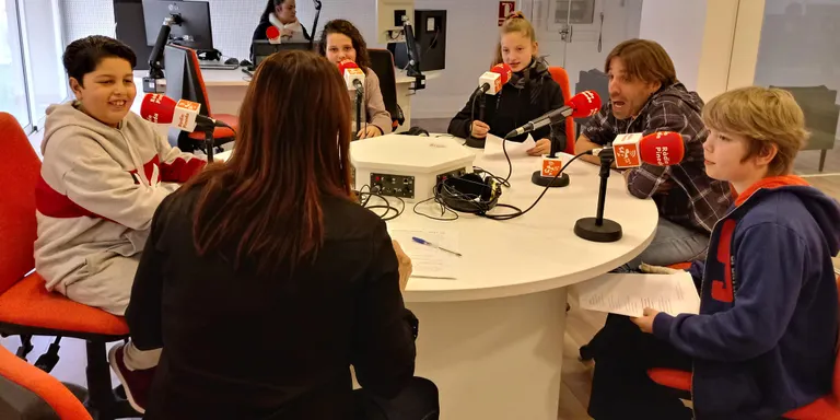 L'Escola Sant Jordi de Pineda, al projecte 'Investiga amb Cosmocaixa'