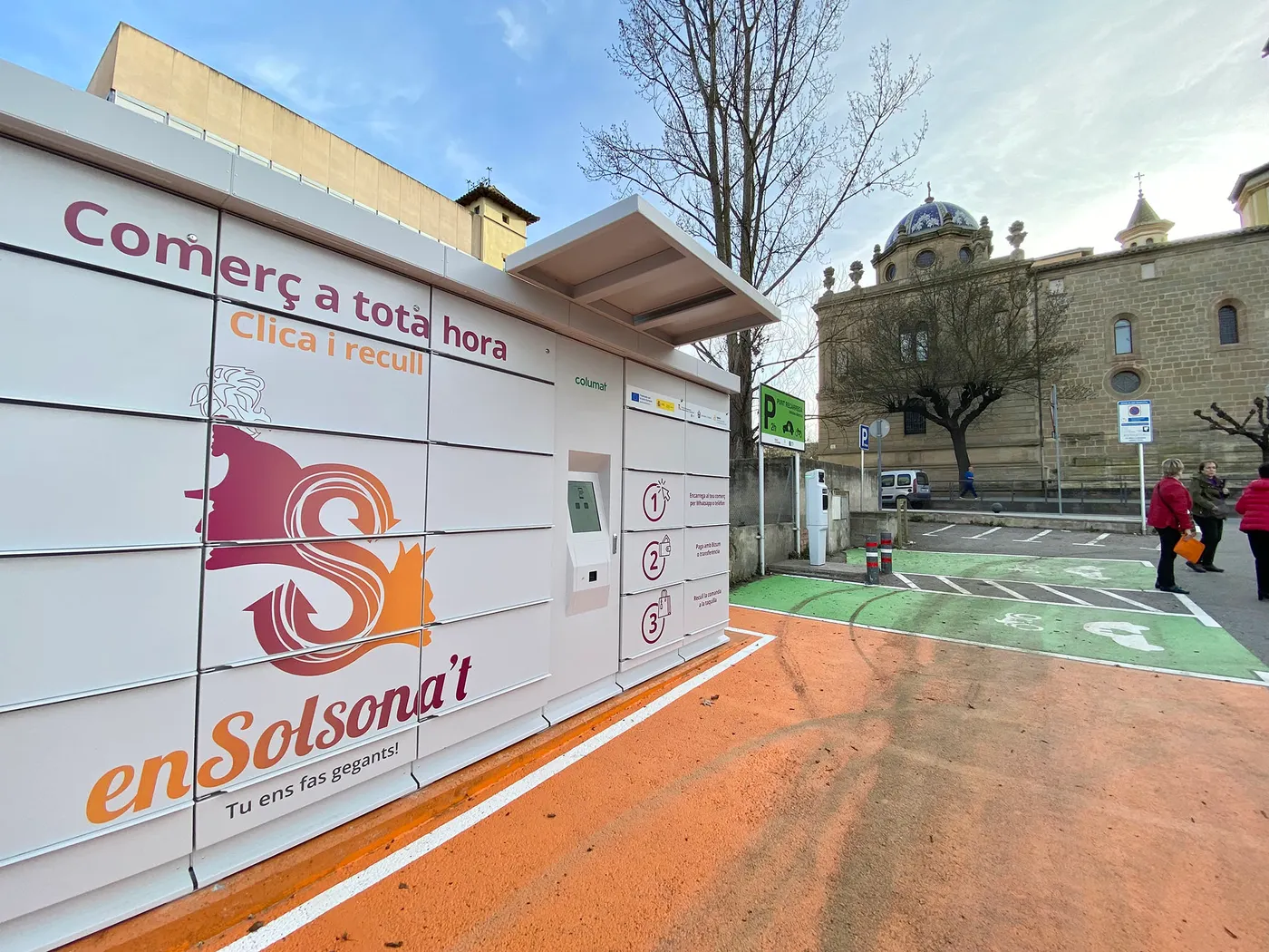 Una vintena de botigues de Solsona comencen a servir avui comandes a les taquilles "Clica i recull"