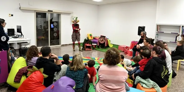 La Biblioteca Montoliu inicia el gener amb un contacontes