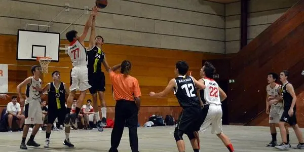 Els Juniors masculins del BBG guanyen i segueixen en la part alta de la classificació