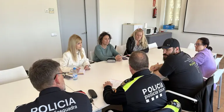 Mossos i Policia Local es reuneixen amb comerciants per potenciar la seguretat
