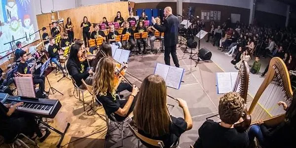 La Jazzorquestra de l’Institut d’Altafulla clou el curs amb un concert a la plaça dels Vents
