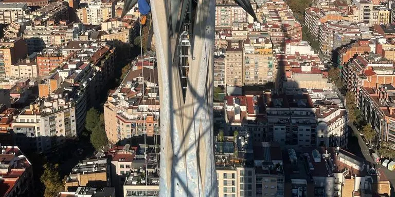 Gibernau Vidriers ha fet l’estel que corona la Torre de la Mare de Déu de la Sagrada Família