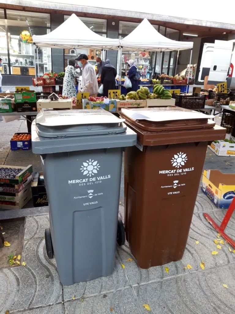 Nous contenidors al Mercat de Valls