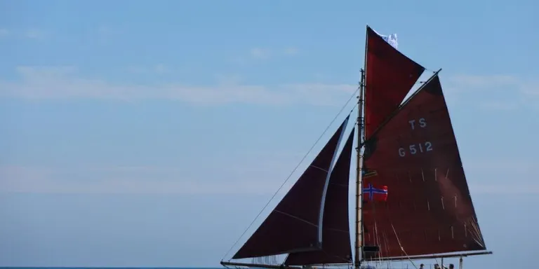 El Raptus i un estol de quatre vaixells històrics naveguen avui per l'Alt Maresme