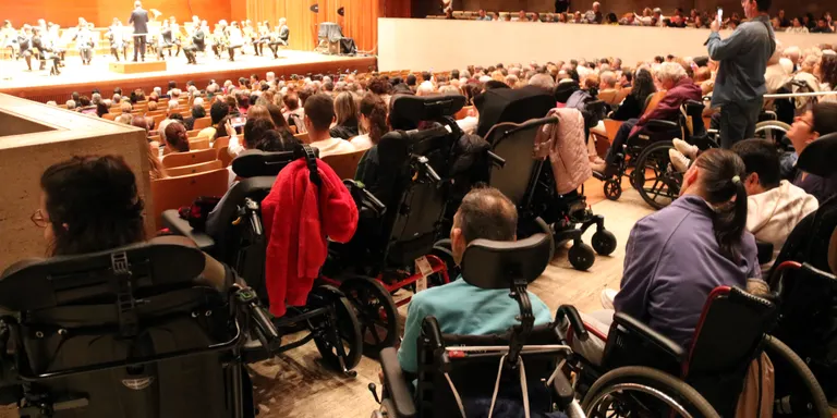 Prop de 450 persones en situació de vulnerabilitat gaudeixen d'un concert accessible a l'Auditori de Lleida