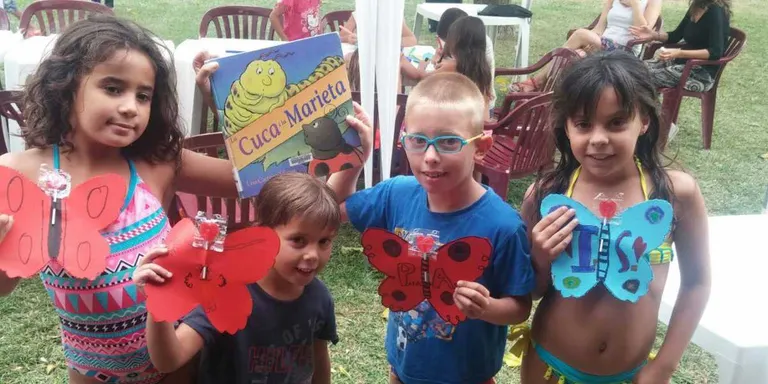 Comença el taller de contes a la Bibliopiscina