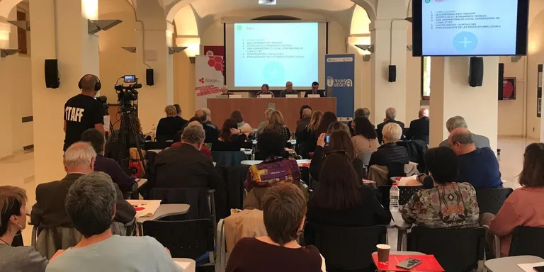 El Fòrum de síndics municipals insta les administracions a reforçar els serveis socials