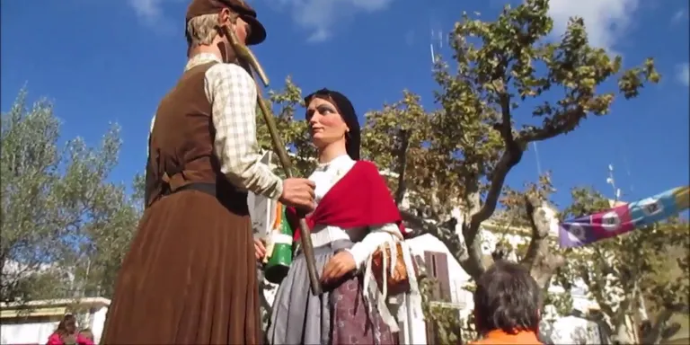 Aquest cap de setmana a Arenys de Munt hi ha poesia, gegants, cinema, sopar-ball i dansa