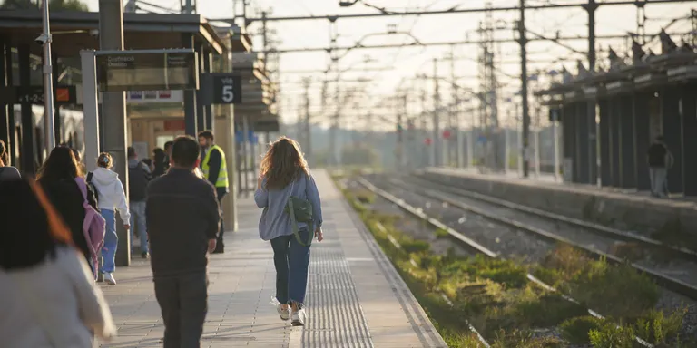 Un tall ferroviari que posa a prova la mobilitat al territori