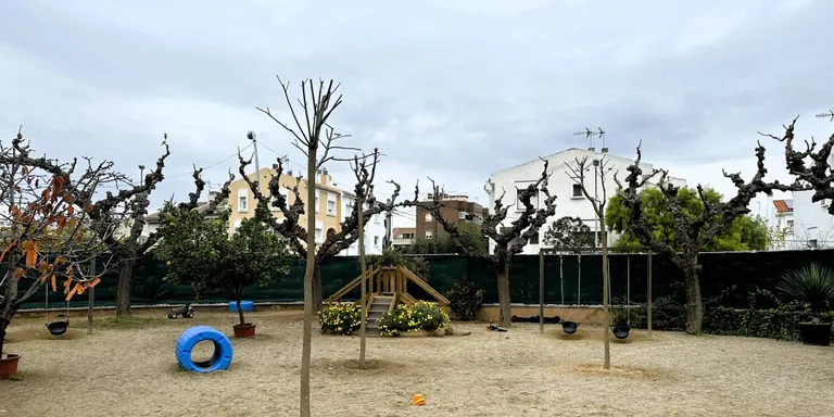 Torredembarra impulsa la creació de refugis climàtics als centres educatius del municipi