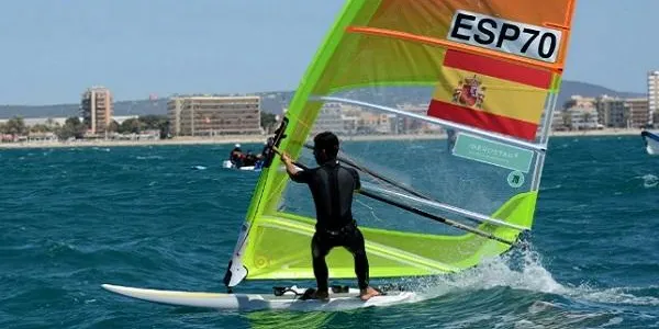 Toni Bonet podria classificar-se pel Campionat del Món de Windsurf en la modalitat RS:X aquest divendres