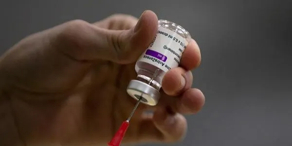 La Generalitat reclama a l'Estat poder vacunar amb AstraZeneca fins als 65 anys
