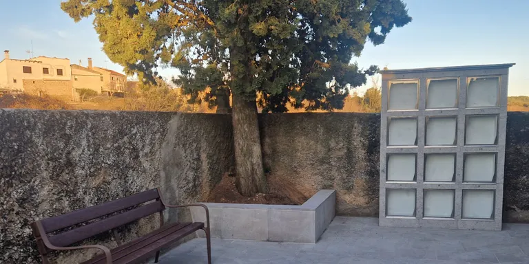 Construcció d'un columbari al cementiri de St. Climenç