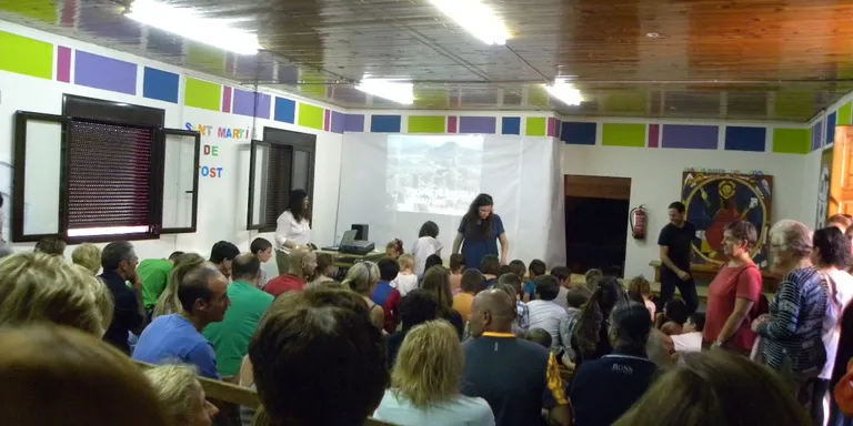 Els alumnes de l'Escola Arnau Mir difonen la història de Sant Martí de Tost