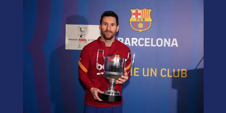 Leo Messi rep el seu setè trofeu Pitxitxi
