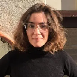 Entrevistes de la Plaça Mireia del 15/3/2021 — Irene presenta “Els desperfectes”: 21 contes d’humor negre, premi Documenta 2020, i portada de Gina Hárster - episode art