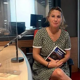 Entrevistes de la Justa del 25/11/2021 — Migrar i resistir: violències contra dones migrants, testimonis reals i crida a l’acció ciutadana - episode art