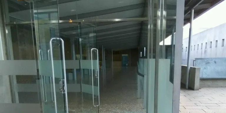 Robatori amb força aquesta nit al complex esportiu de Can Xaubet