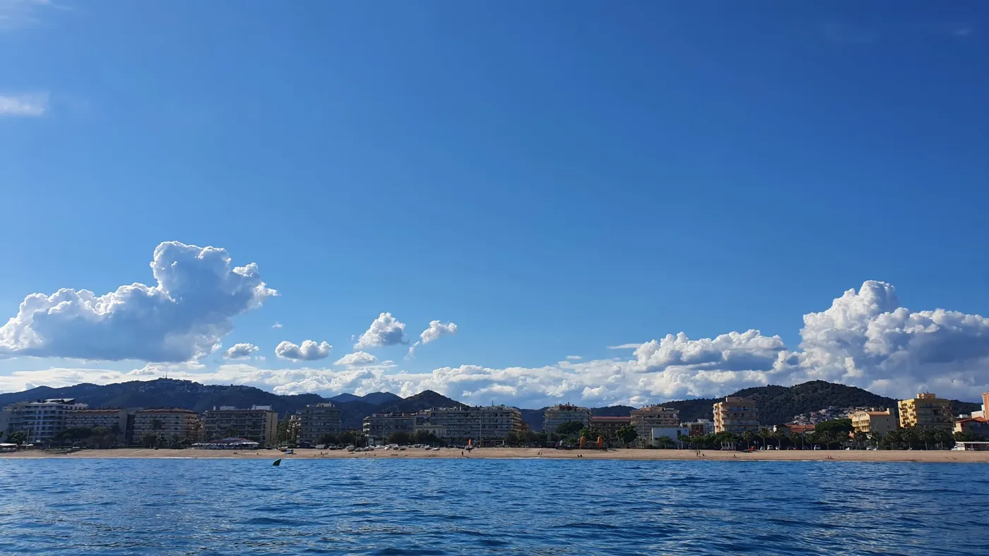 Temps d'estiu amb alguns núvols