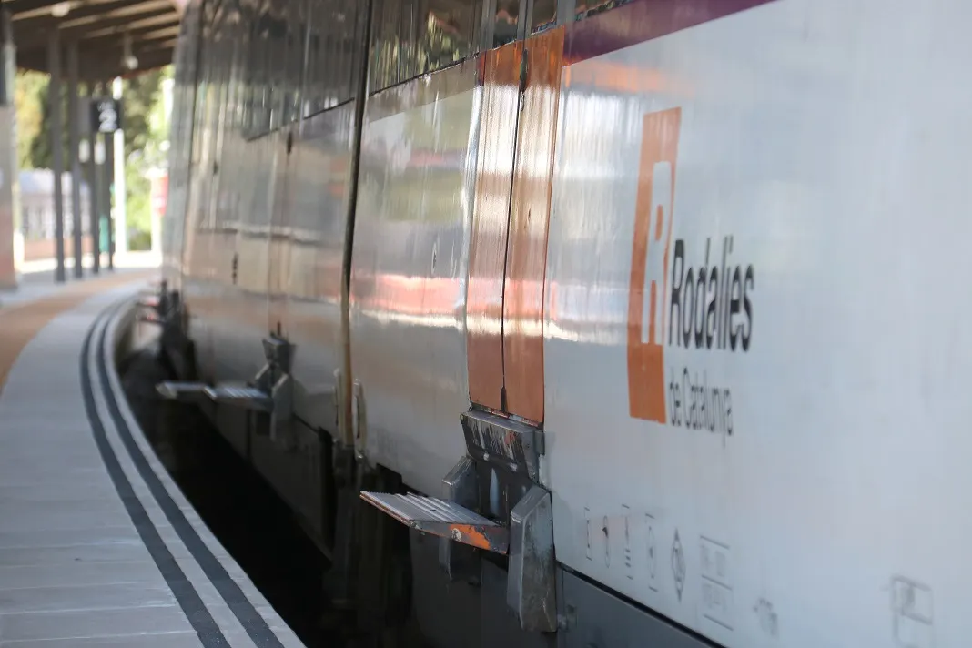 Des d'avui tots els títols per viatjar en transport públic ja són de cartró reciclable
