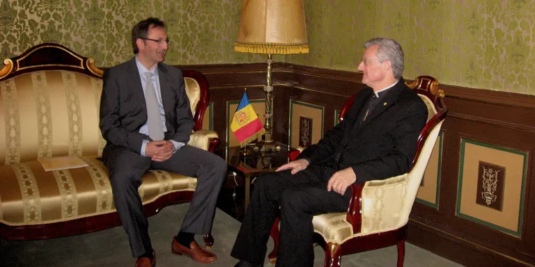 Visita a Joan-Enric Vives del delegat de la Generalitat a l'Alt Pirineu i Aran