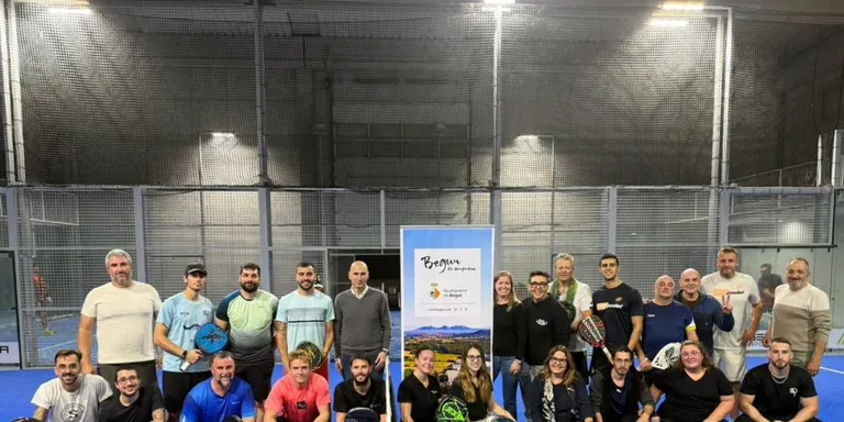 Gairebé 40 persones participen en una jornada de pàdel i networking empresarial a la Riera d’Esclanyà