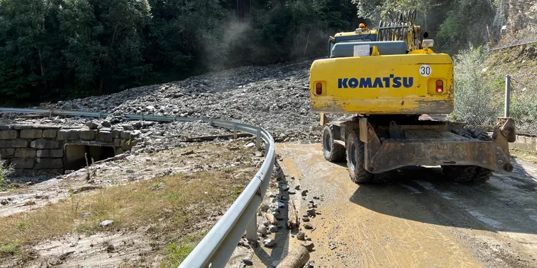 Una esllavissada obliga a tallar la carretera d'accés a l'estació pallaresa de Port Ainé