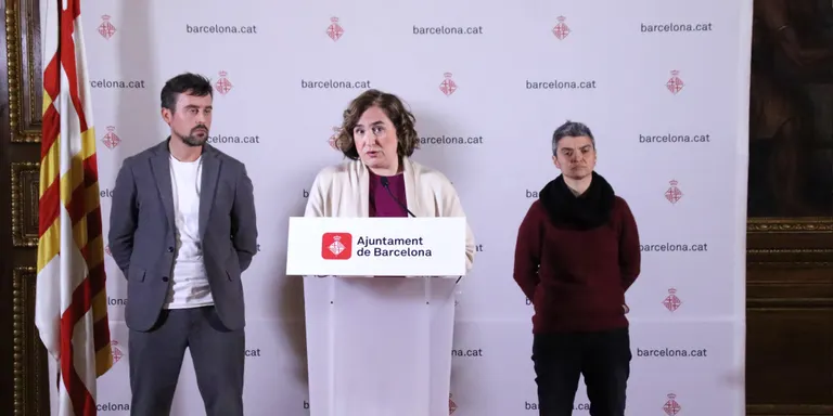 Citen Colau com a investigada per la querella d’un fons d’inversió sancionat per intentar desnonar el Bloc Llavors