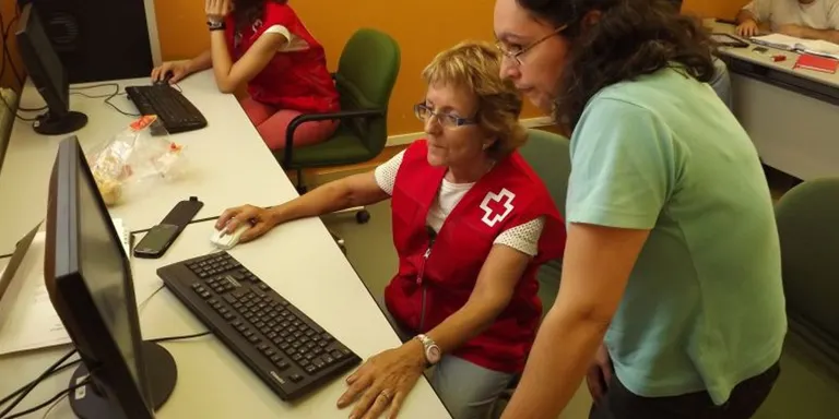 Creu Roja necessita voluntaris pel punt de recerca de feina de Rubí