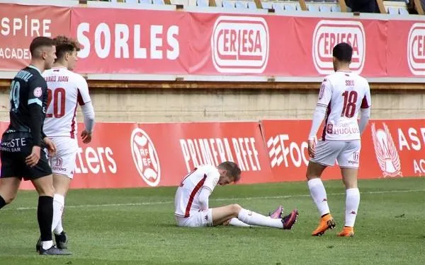 Alberto Benito es lesiona novament en el darrer partit de la Cultural Leonesa davant la SD Logroñés