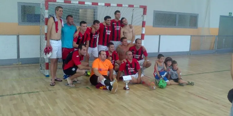 L'equip Bar Isard, guanyador de les 24 hores de Futbol Sala de la Seu